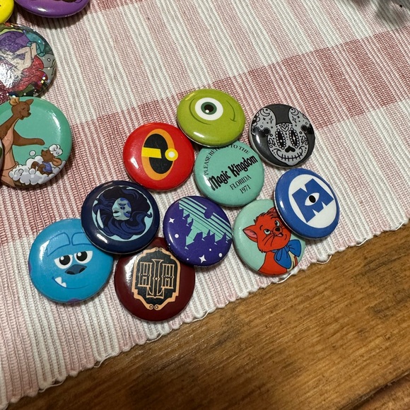 Disney variety buttons - Picture 4 of 10